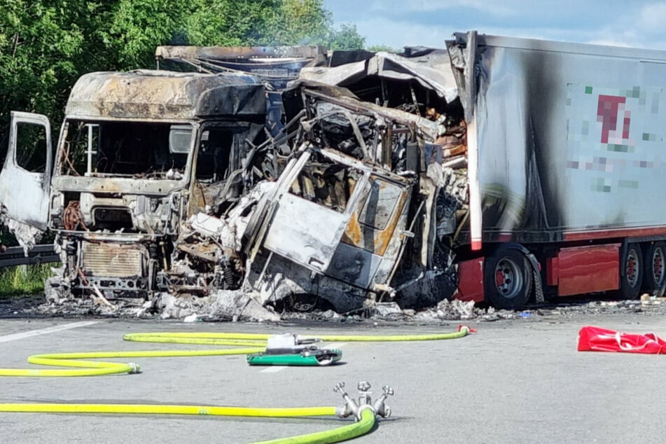 Unfall A3: Toter bei Lkw-Unfall auf A3: Laster brennt auf Autobahn aus