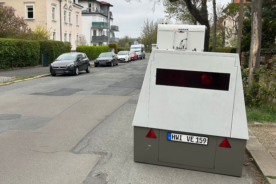 Mitten im Wohngebiet in einer 30er-Zone wurde der Superblitzer platziert.