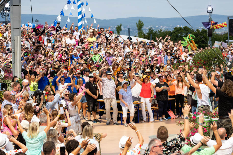 Besonders beliebt sind sie alljährlich stattfindenden Mallorca- und Oktoberfestausgaben der Show.