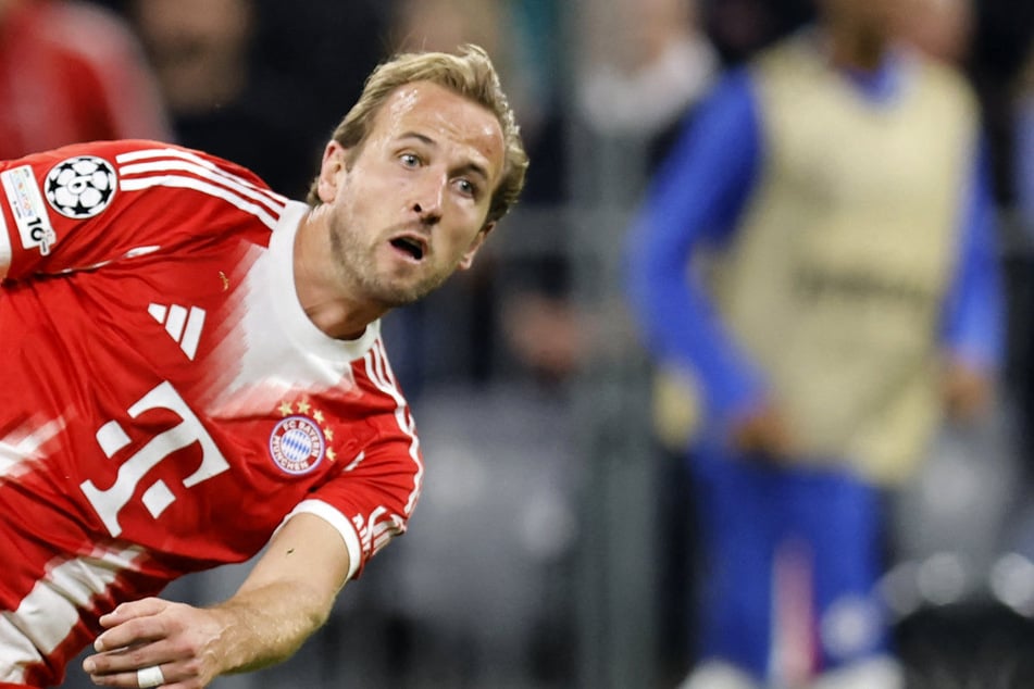 Schaut er bald in der NFL vorbei? Bayern-Star Harry Kane (32) scheint nicht abgeneigt zu sein.