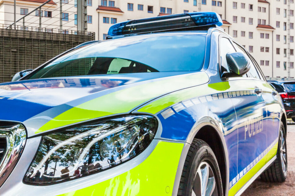 In Dresden-Klotzsche hatte ein Mann gegenüber Passanten und der Polizei den Hitlergruß gezeigt. (Symbolbild)