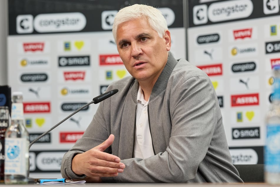 Von fünf Jahren soll der FC St. Pauli mindestens drei in der Bundesliga spielen, wünscht sich Sportchef Andreas Bornemann (54).