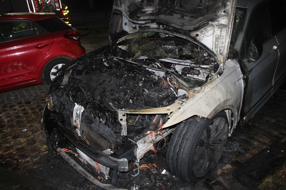 Zweite Nacht in Folge: Feuerteufel fackelt in Aachen mehrere Autos ab