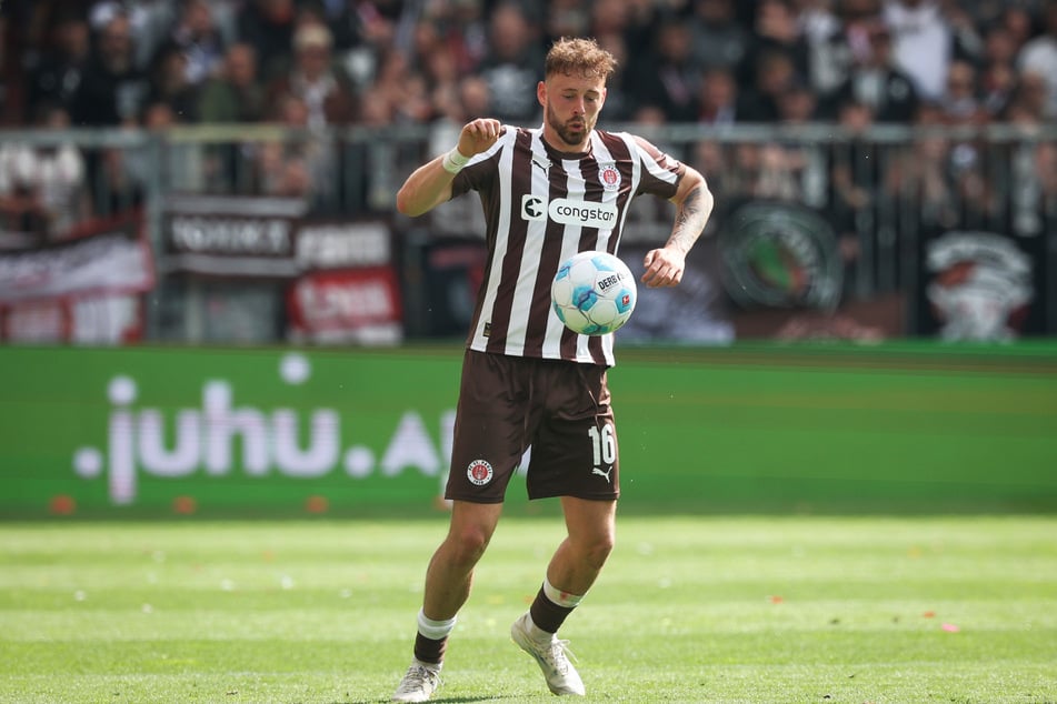 Nach seinem Aus beim FC St. Pauli wechselt Carlo Boukhalfa (26) in die Schweiz zum FC St. Gallen.