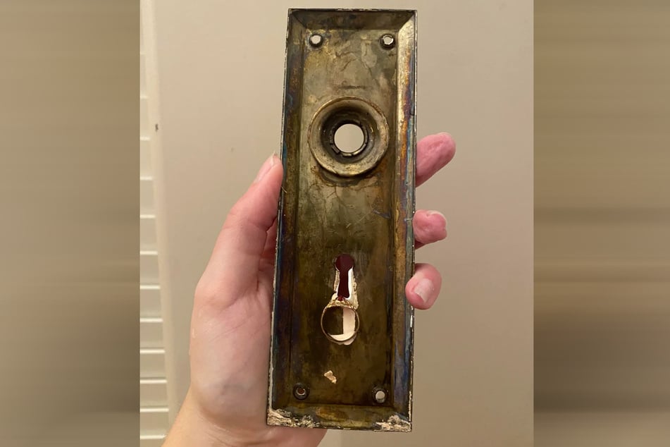 Hinter dieser Türgarnitur verbarg sich ein Geheimnis.