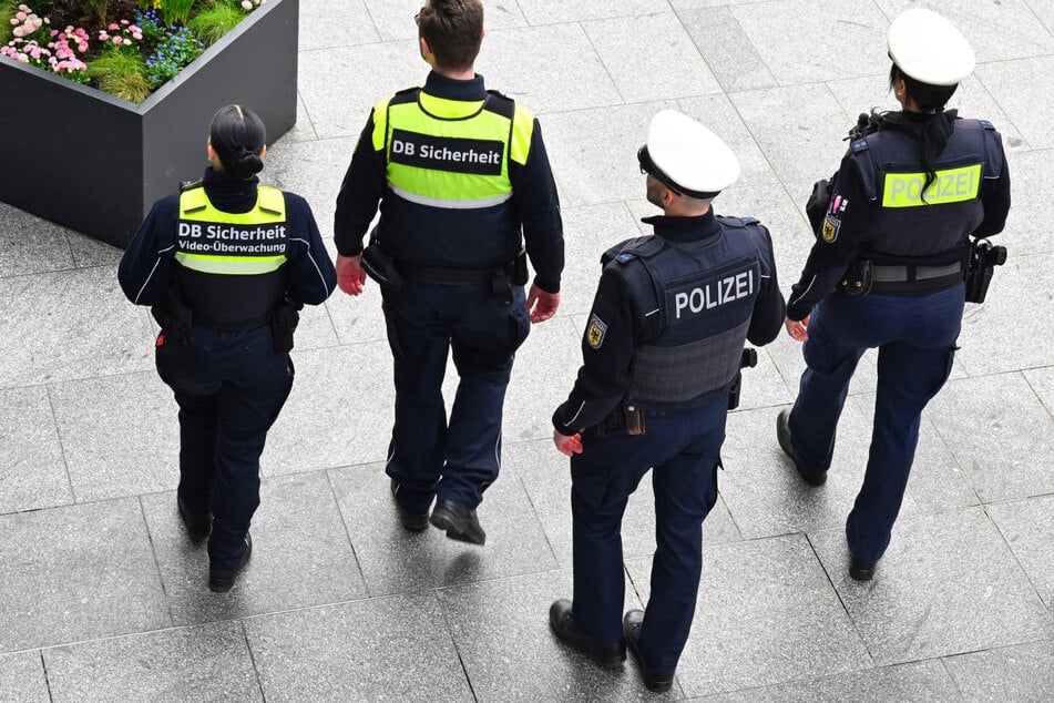 Dresden: Messer-Mann im Hauptbahnhof außer Kontrolle: In der Zelle äußert er Tötungs-Absicht