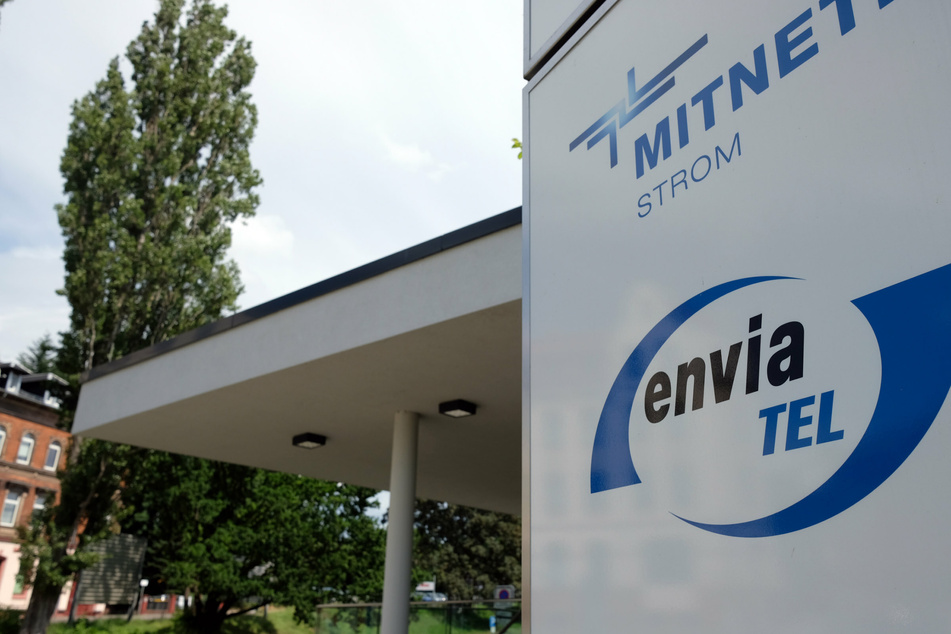 Laut einem Sprecher des Energieversorgers envia Mitteldeutsche Energie AG wird die Beseitigung der Störung vermutlich noch den ganzen Freitag dauern. (Archivbild)