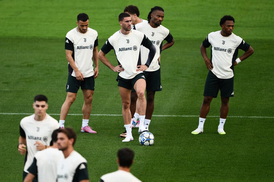 Für Lois Openda (25, r.) läuft es bei Juventus Turin bislang auch noch nicht so gut.