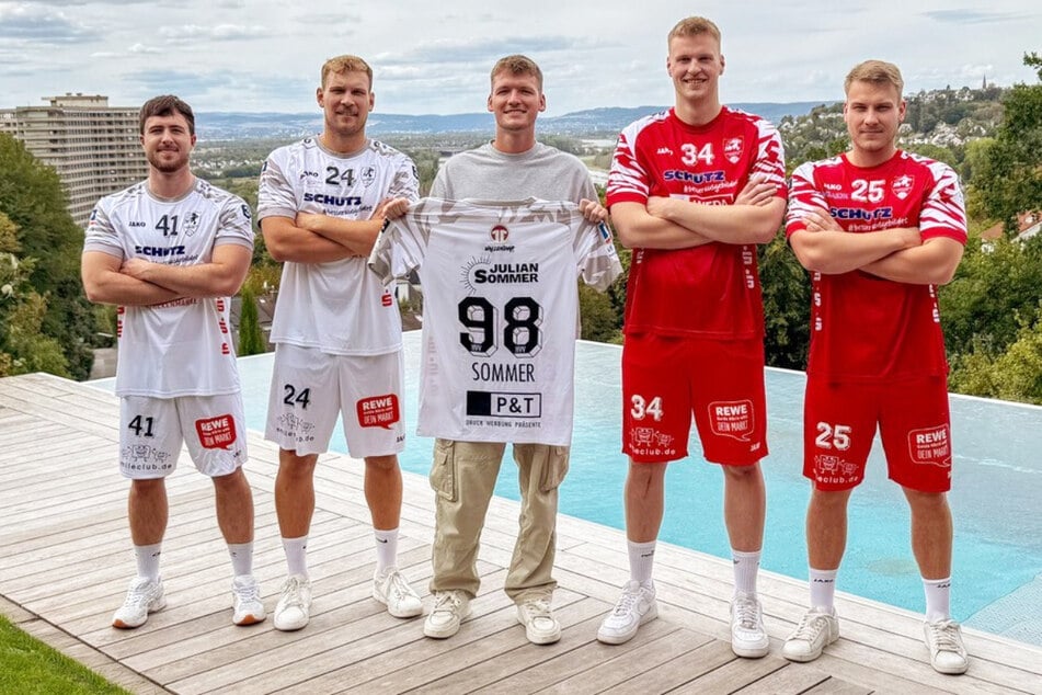 Und unterstützt inzwischen auch einen Handball-Klub aus seiner Heimat.