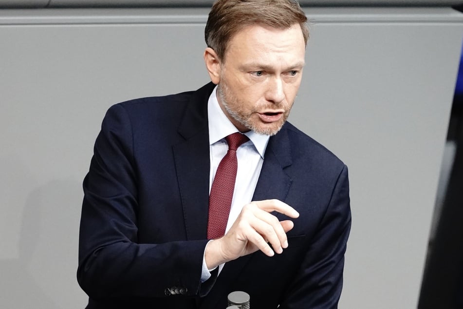 Christian Lindner (42), Fraktionsvorsitzender und Parteivorsitzender der FDP, spricht bei der Sitzung des Bundestags