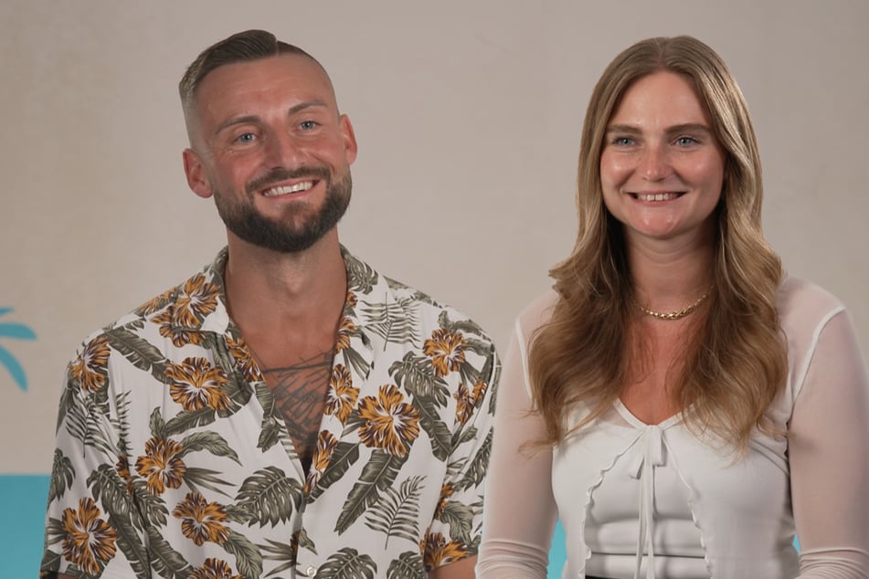 Adrian (33) war schon zweimal verheiratet. Date-Partnerin Sarah (31) weiß nicht so recht, was sie davon halten soll.