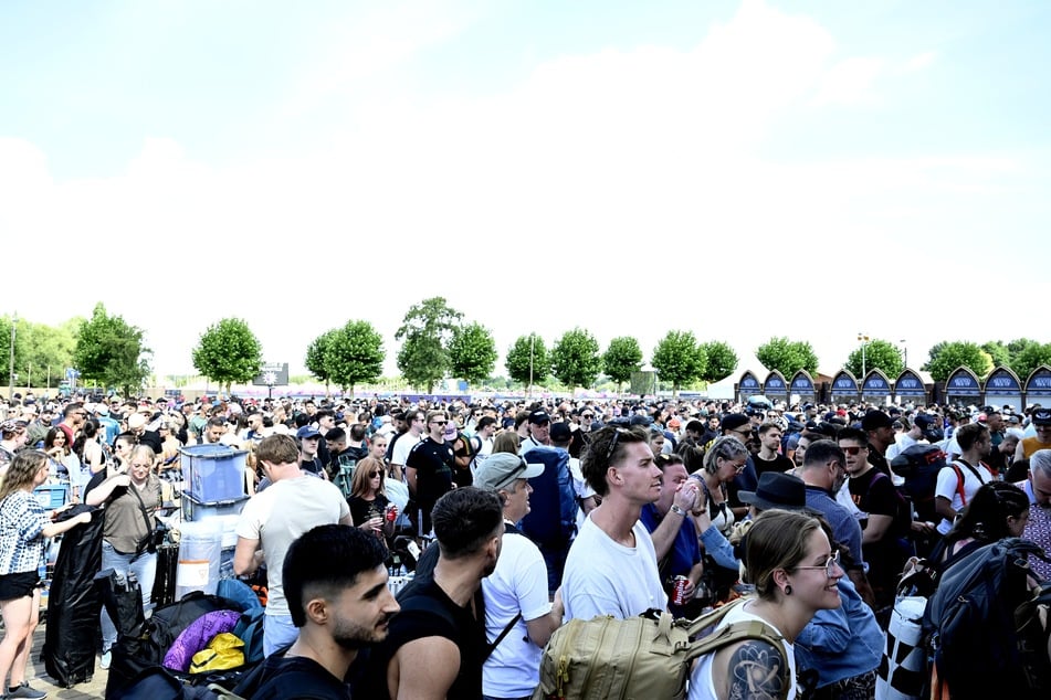 Gefeiert wird trotzdem: Auf dem Festivalgelände werden über das gesamte Wochenende über 100.000 Besucher erwartet.