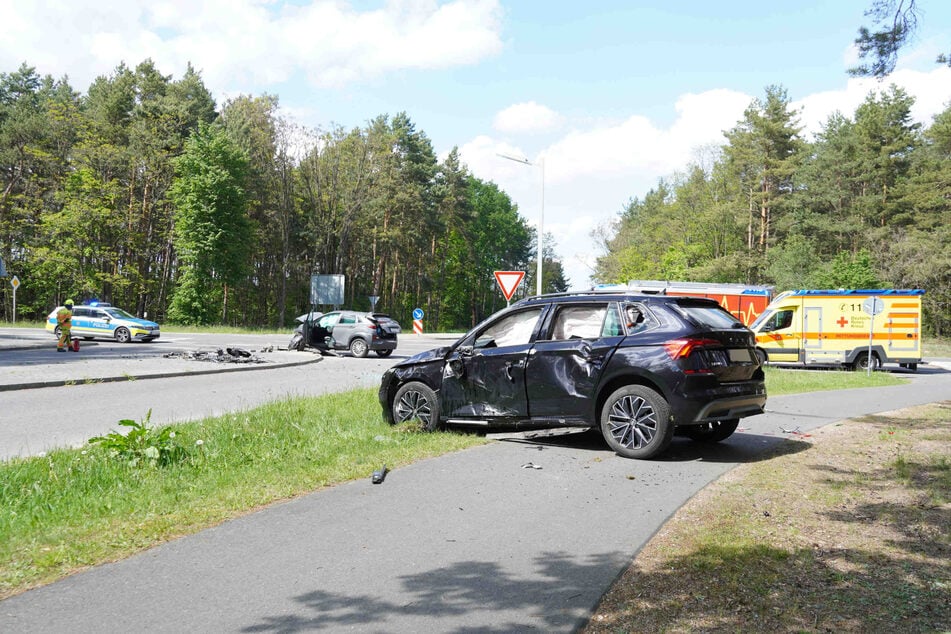 Die Kreuzung wurde in ein Trümmerfeld verwandelt.