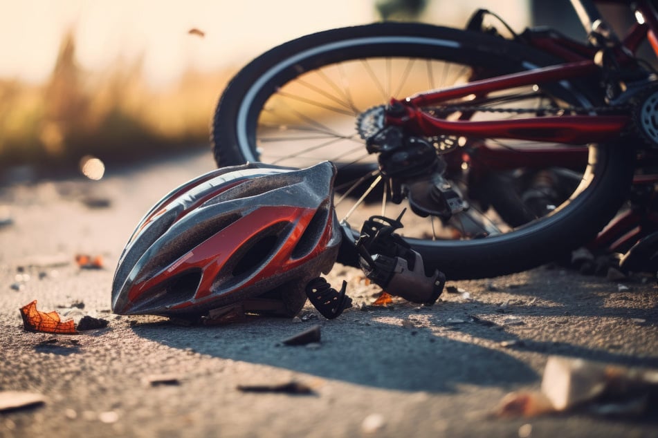 Ein 58 Jahre alter Rennradfahrer ist nach einem Unfall seinen Verletzungen erlegen.