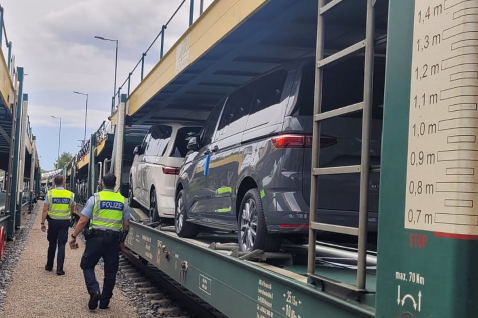 Die Einsatzkräfte mussten am Zug nicht lange nach den Tatverdächtigen suchen.