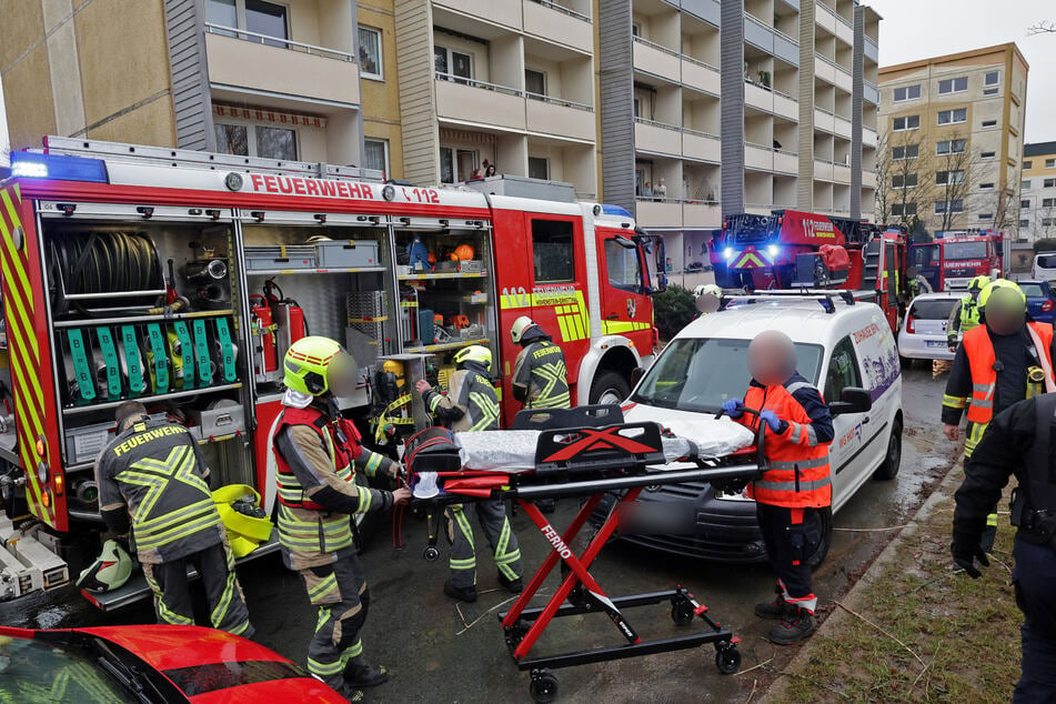 Ein Rauchmelder-Alarm führte zu einem Großeinsatz in der Neubausiedlung in der Ringstraße in Hohenstein-Ernstthal.