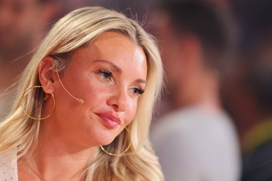 Evelyn Burdecki (36) hat sich in dieser Woche ein auffälliges Muttermal entfernen lassen müssen.