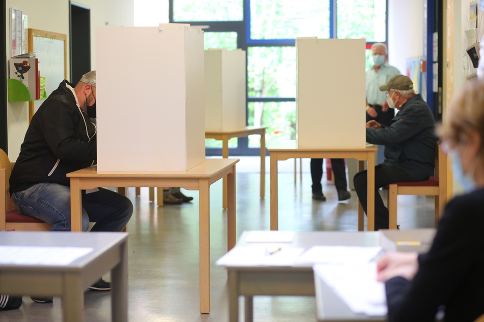Fast 1,8 Millionen Bürger haben in Sachsen-Anhalt eine Wahlbenachrichtigung erhalten und dürfen am 26. September im Wahllokal ihr Kreuz machen. (Symbolbild)