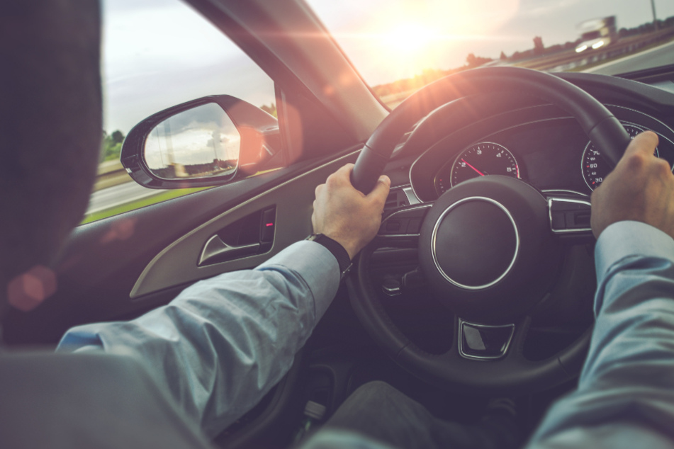 Die Polizei stoppte zwei Raser im Stuttgarter Norden mit rund 130 km/h. Erlaubt war Tempo 50. (Symbolbild)
