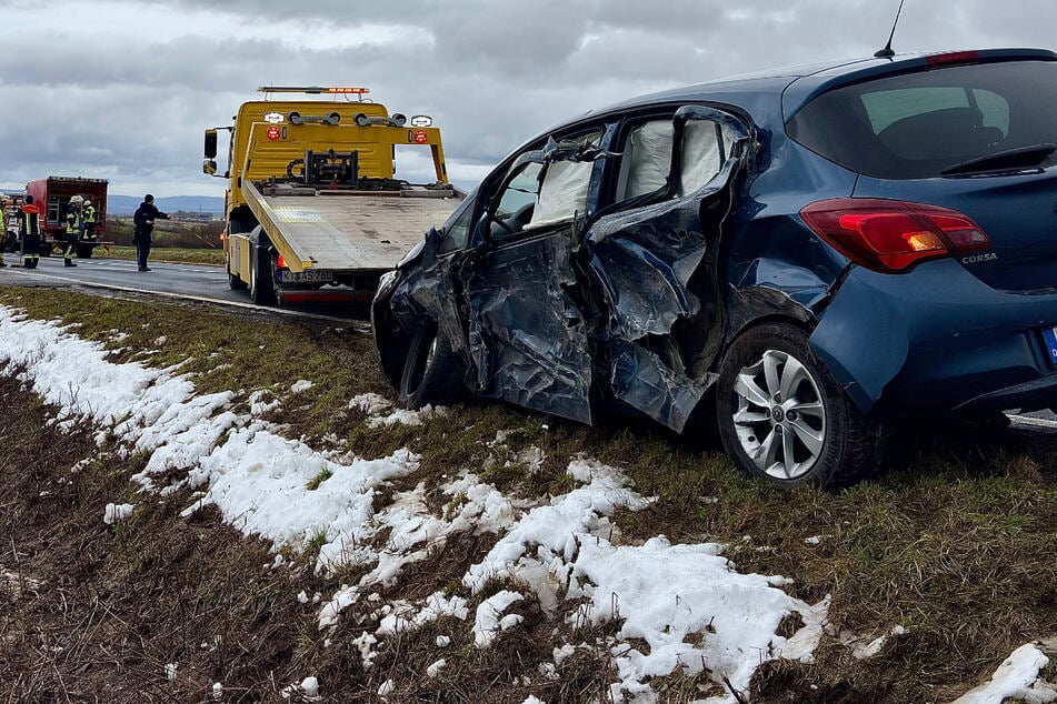 Im Opel befanden sich zum Unfallzeitpunkt eine Frau und drei Kinder.