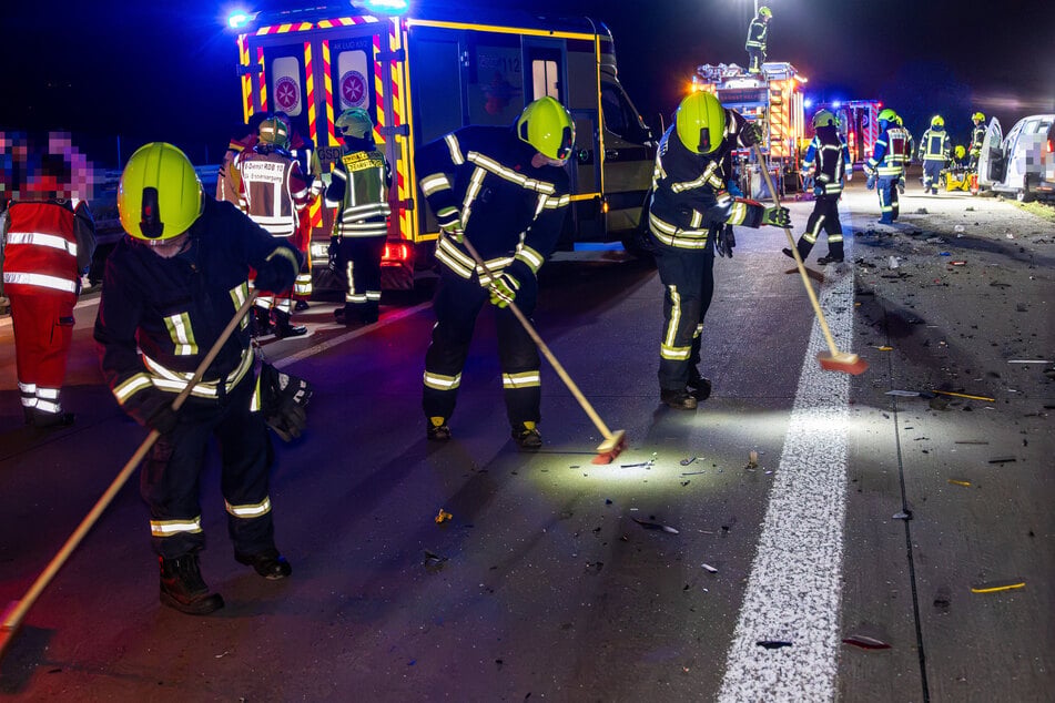 Nach dem Unfall glich die Autobahn einem Trümmerfeld.