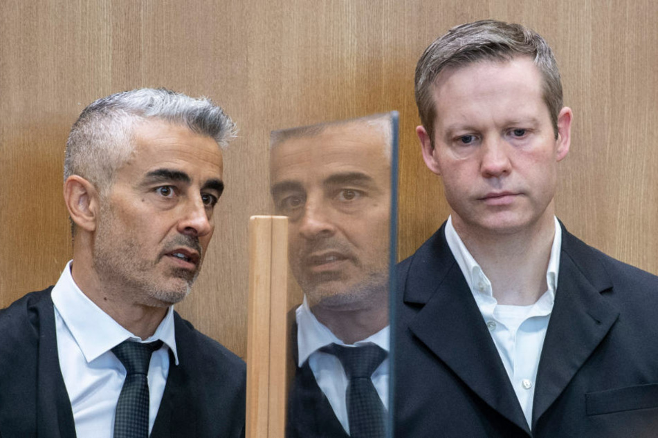 Der Angeklagte Stephan Ernst (r.) und sein Verteidiger Mustafa Kaplan.