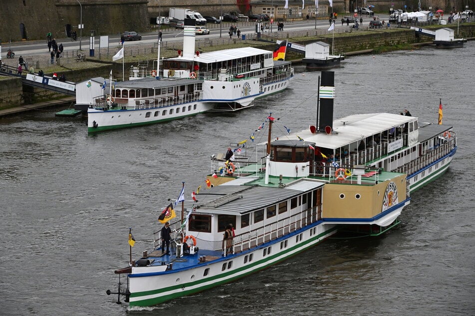 Historische Raddampfer und Salonschiffe zeigen sich am Samstag anlässlich des 190. Jubiläums gemeinsam auf der Elbe.