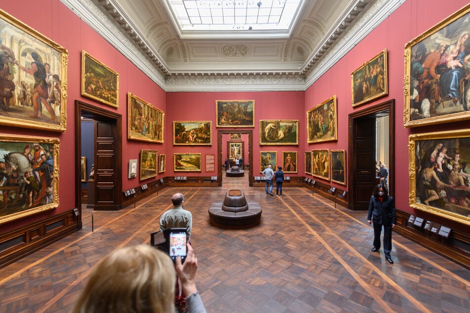 In den Alten Meistern ist das Handy aktuell nur für Fotos zu gebrauchen, der Multimedia Guide funktioniert nicht.