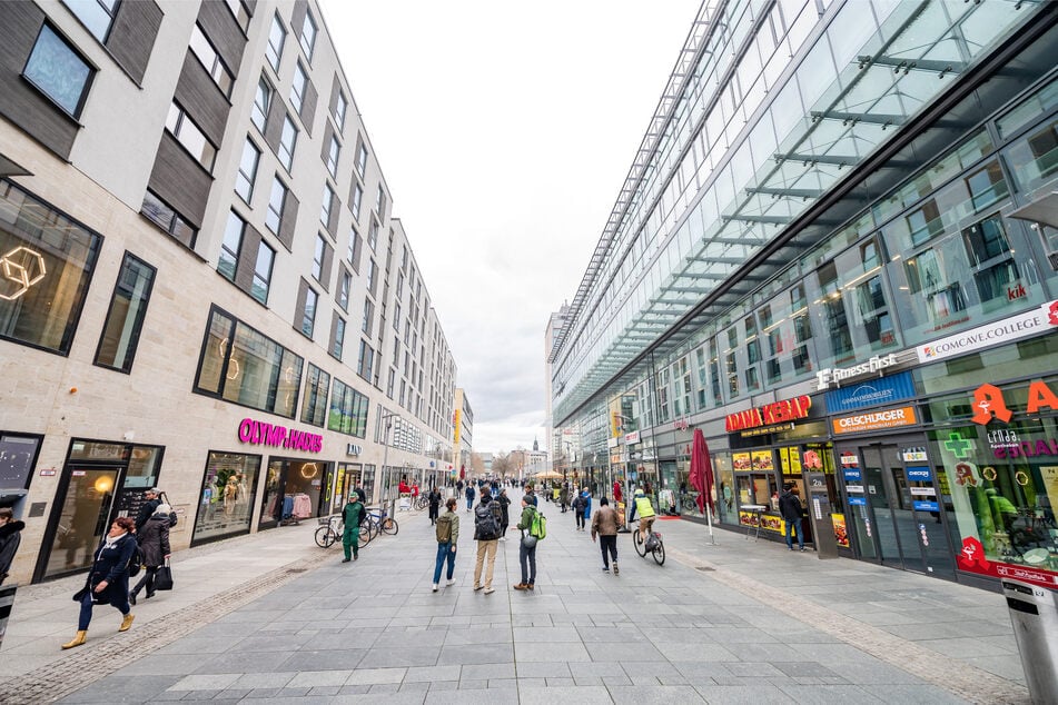 Zunächst versuchte der 53-Jährige, ein Geschäft auf der Prager Straße auszurauben. (Archivbild)