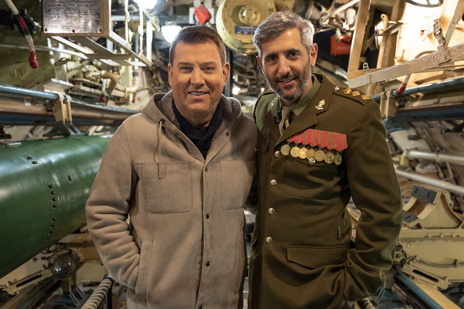 An Bord eines alten sowjetischen U-Bootes im Hamburger Hafen sprachen Jens Riewa (60, links) und Michel Abdollahi (43) beim "Käpt'ns Dinner" miteinander.