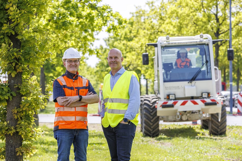 Dieter Heiland (62, l.) und Andreas Neukirch (54) sind für die Messungen verantwortlich.