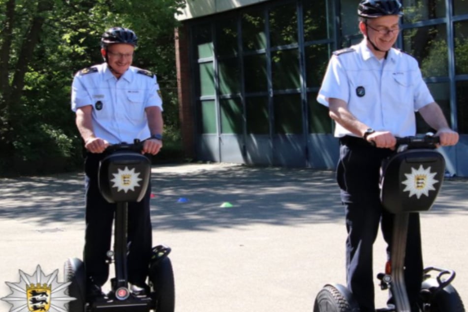 Die Polizei Pforzheim ist erstmals mit Segways auf Streife unterwegs.