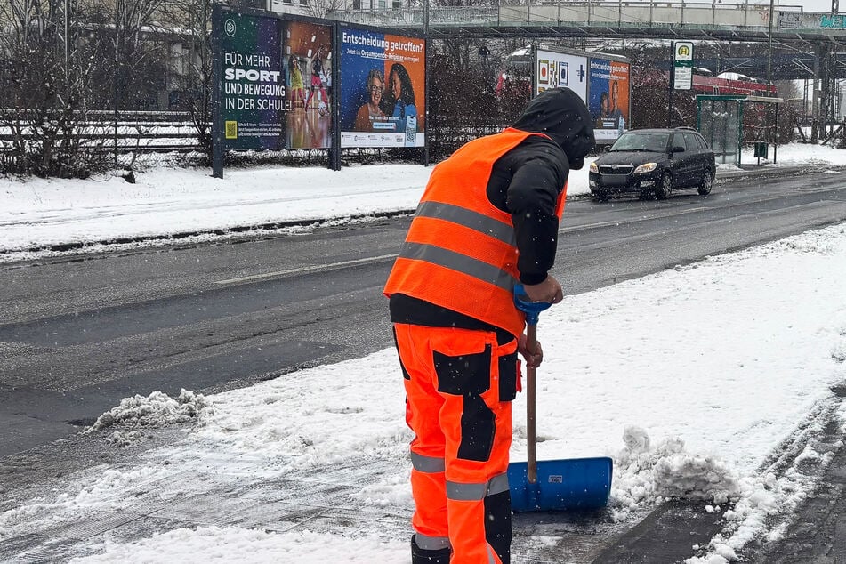 Berlin: Winterchaos in Berlin und Brandenburg: Schnee und Eis legen Straßen lahm