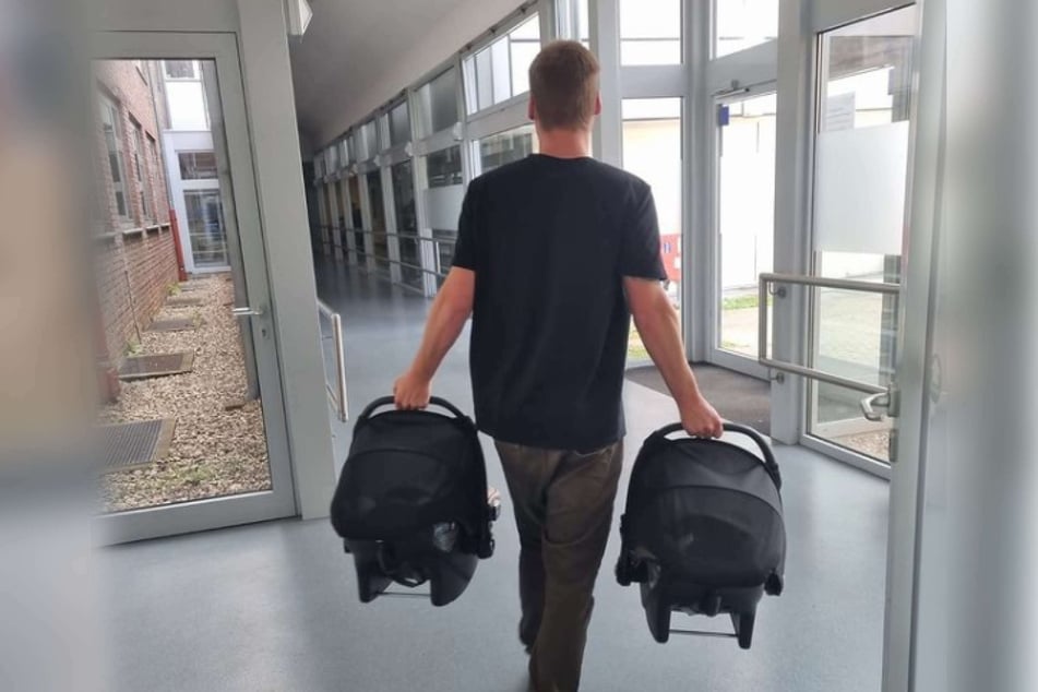 Am Dienstag teilte Sarafina Wollny (26) ein Bild von Ehemann Peter Wollny (28), der seine Söhne aus dem Krankenhaus trägt.
