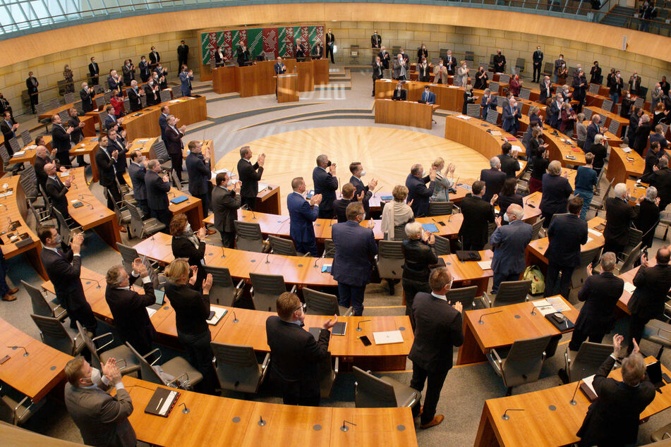 Eine Erhöhung der Abgeordnetendiäten steht in der ersten Sitzung des neu gewählten NRW-Landtags auf der Tagesordnung.