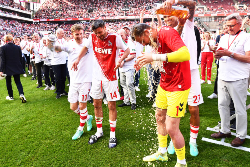 Timo Horn (3.v.r) feierte nach dem letzten Spieltag gegen Bayern München Mitte Mai gemeinsam mit Jonas Hector seinen Abschied beim FC.
