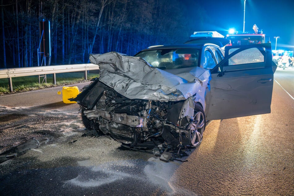 Die beteiligten Fahrzeuge sind nach dem Unfall ein Totalschaden.