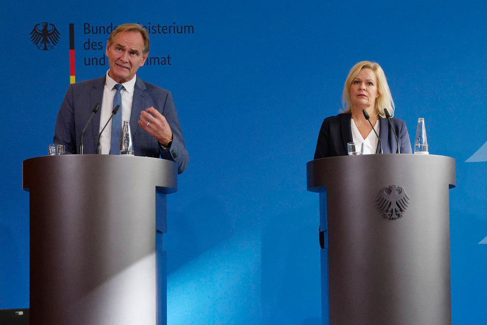 Prinzip "Fordern und Fördern": Bundesinnenministerin Nancy Faeser (52, SPD) und Leipzigs Oberbürgermeister Burkhard Jung (64, SPD) auf der Pressekonferenz nach dem Flüchtlingsgipfel.