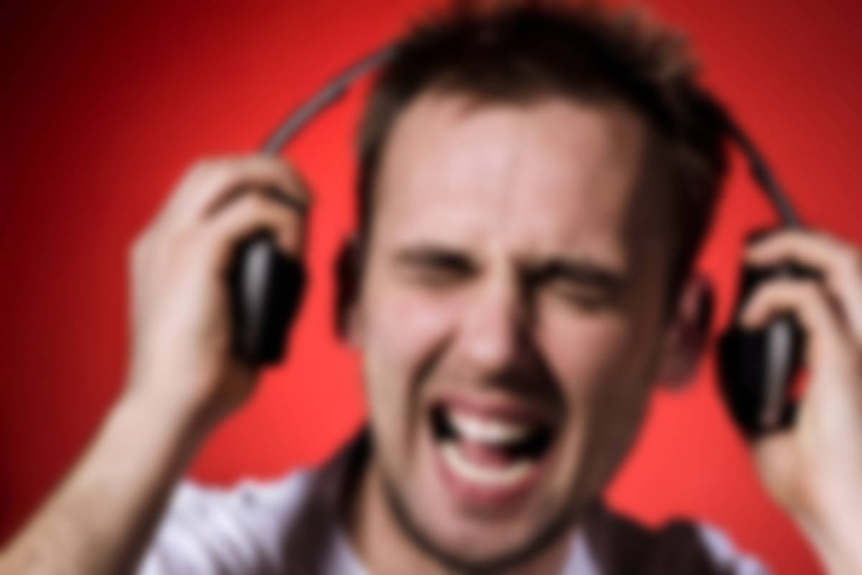 Der 24-jährige Callcenter-Mitarbeiter erlitt durch den Hochfrequenzton eine schwere Schädigung seines Gehörs. (Symbolbild)