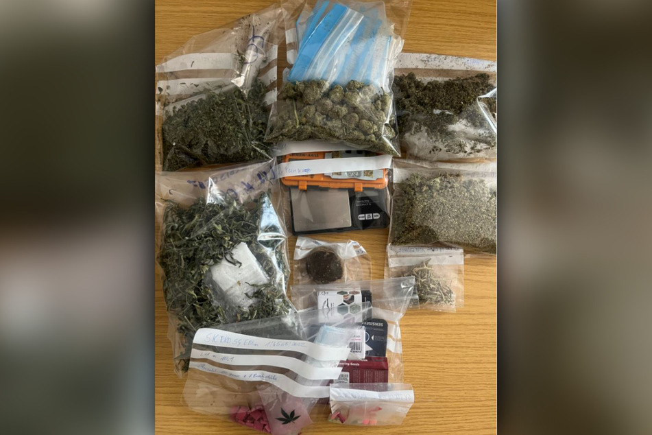 Die Polizei fand zahlreiche Drogen bei dem 20-Jährigen.