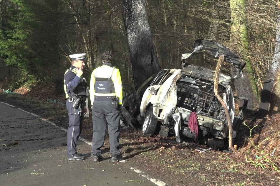Nach dem schweren Unfall auf der L284 wurde der verletzte Fahrer mit einem Rettungshubschrauber ins Krankenhaus geflogen.