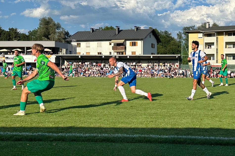 Kevin Sessa (r.) erzielte beide Treffer von Hertha
