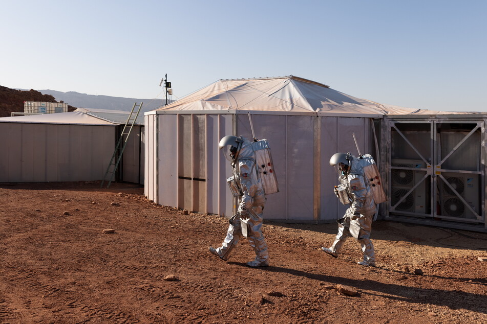 Der Feldversuch für die Marsforschung findet in einem Wüstenkrater in Israel statt.