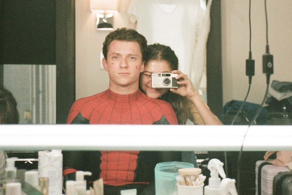 Tom Holland (25) wished his(?) Zendaya (25) a happy birthday with this selfie.