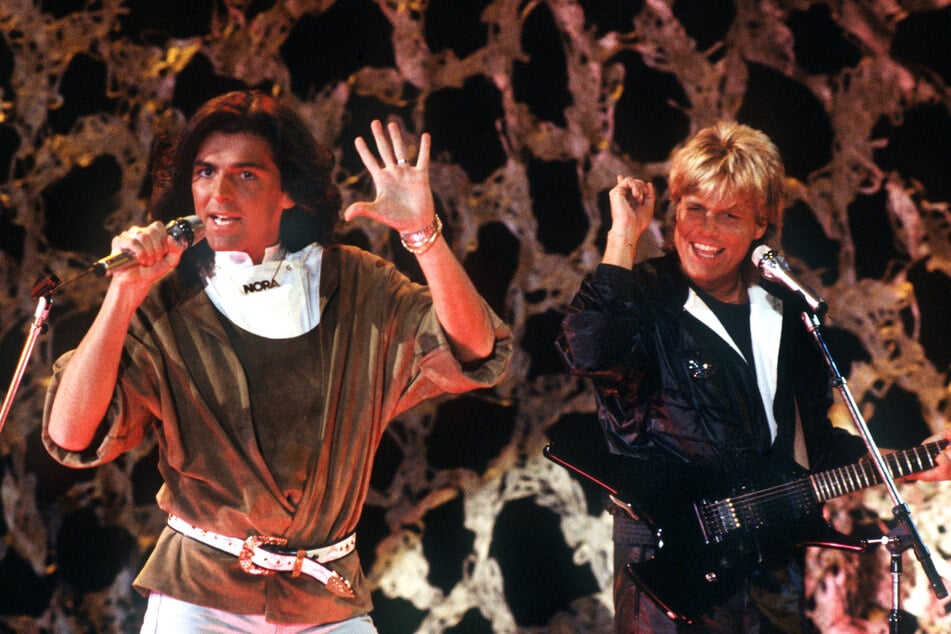 Mit dem "Nora"-Anhänger um dem Hals bei Thomas Anders (62, l.) und der typischen Faust von Dieter Bohlen (71) feierte das Duo Modern Talking große Erfolge. Mittlerweile gehen die beiden getrennte Wege. (Archivfoto)