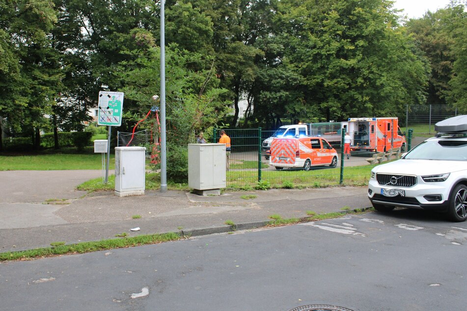 Der Unfall hatte sich auf einem Spielplatz im Bergisch Gladbacher Stadtteil Paffrath ereignet.