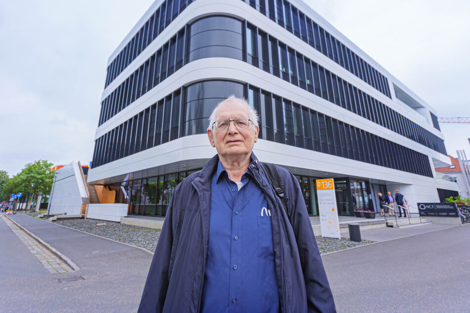 Krebspatient Nicolas Nouwen (77) aus Görlitz wurde bereits mit dem neuen Super-Gerät im Nationalen Centrum für Tumorerkrankungen Dresden (NCT/UCC) behandelt.