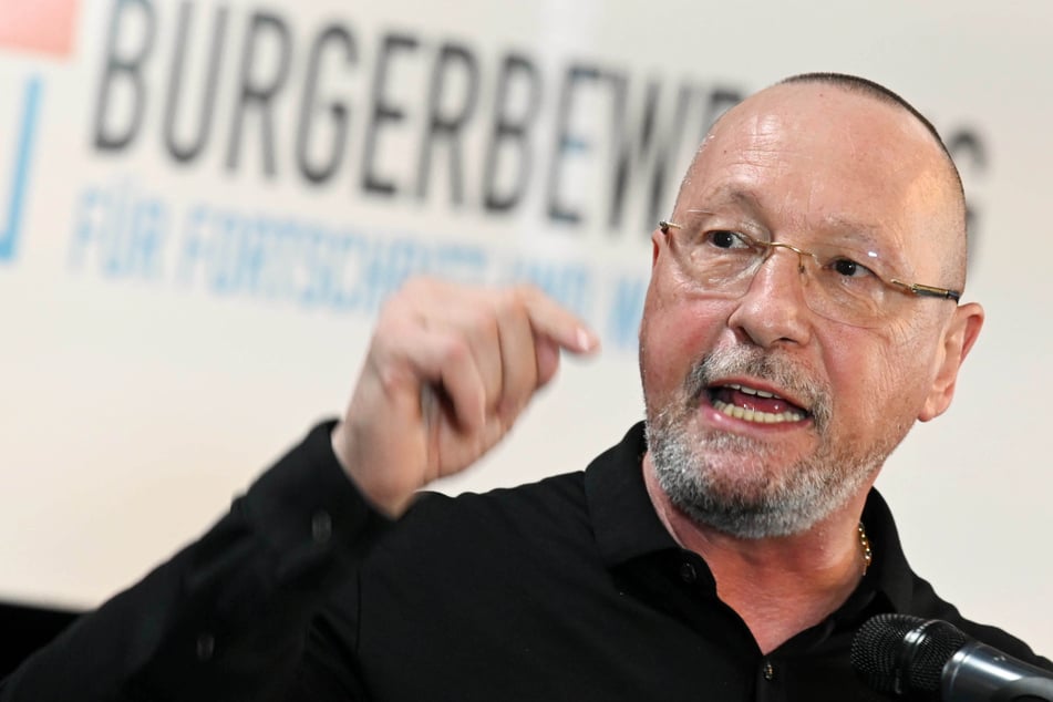Ex-Porsche-Betriebsratchef Uwe Hück (59) tritt bei der Bundestagswahl am 26. September mit seiner Partei "Bürgerbewegung für Fortschritt und Wandel" an.