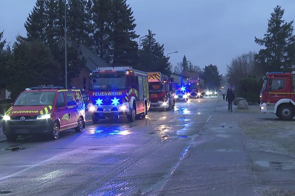 In Rostock ist am Montagmorgen ein Wohnwagen in Brand geraten.
