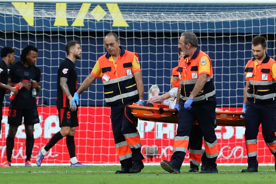 Kurz vor der Halbzeitpause musste der deutsche Nationalkeeper Marc André ter Stegen (32) nach einer Abwehraktion verletzt ausgewechselt werden.